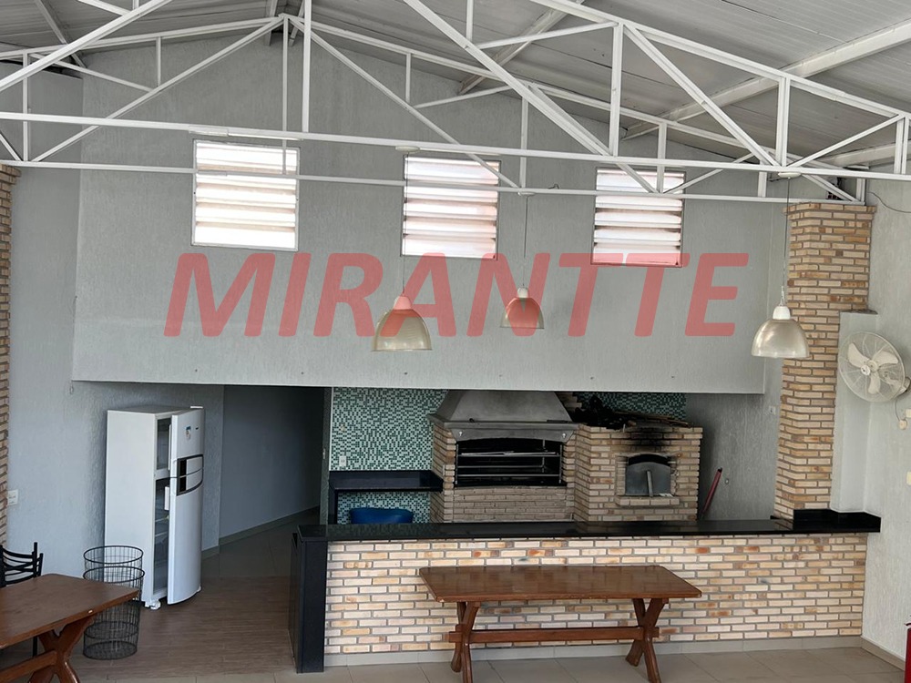 Apartamento de 160m² com 3 quartos em Água Fria
