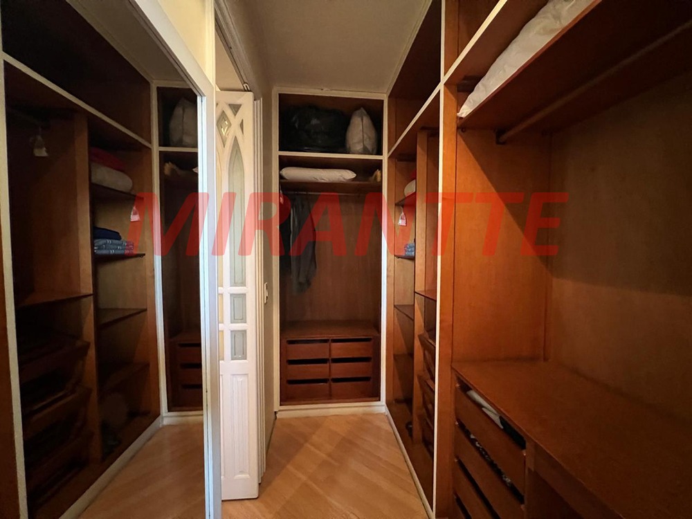 Apartamento de 160m² com 3 quartos em Água Fria
