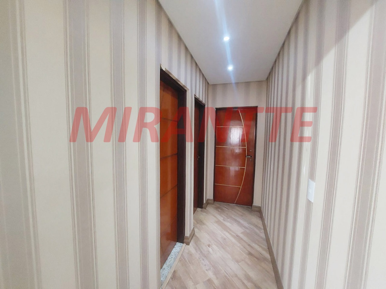 Sobrado de 238m² com 4 quartos em Vila Guilherme
