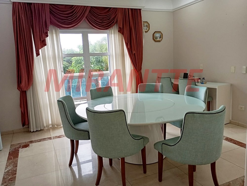 Sobrado de 332m² com 8 quartos em Tremembe