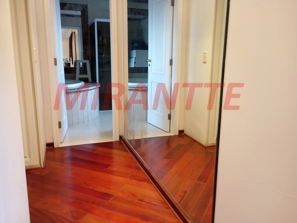 Sobrado de 332m² com 8 quartos em Tremembe