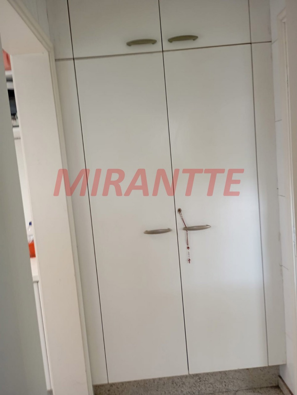 Sobrado de 332m² com 8 quartos em Tremembe