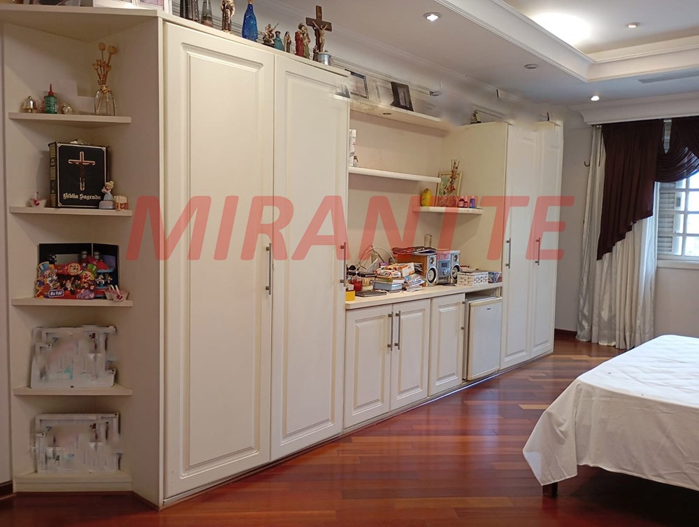 Sobrado de 332m² com 8 quartos em Tremembe