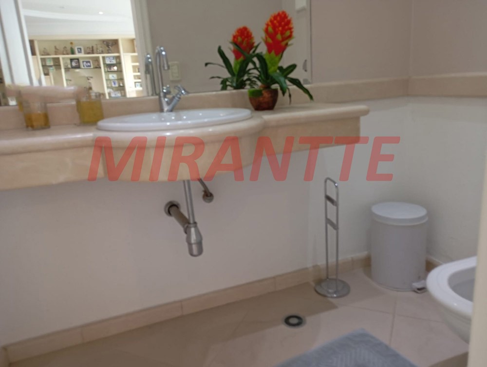 Sobrado de 332m² com 8 quartos em Tremembe