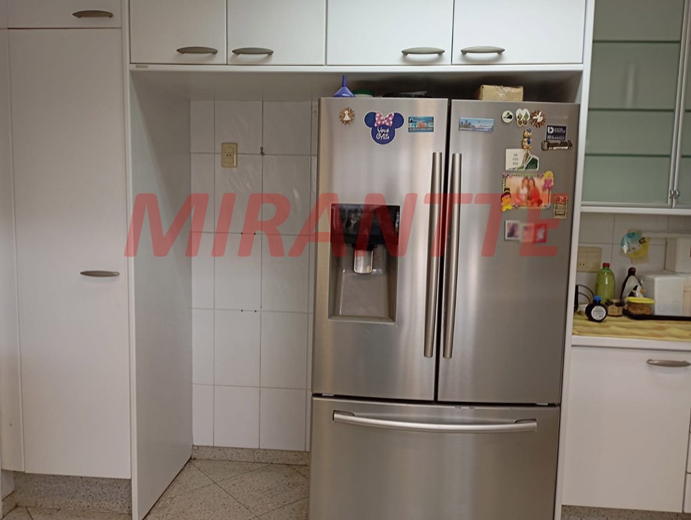 Sobrado de 332m² com 8 quartos em Tremembe
