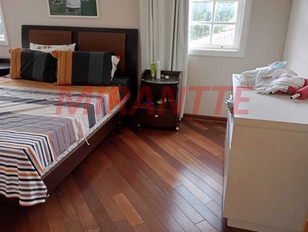Sobrado de 332m² com 8 quartos em Tremembe