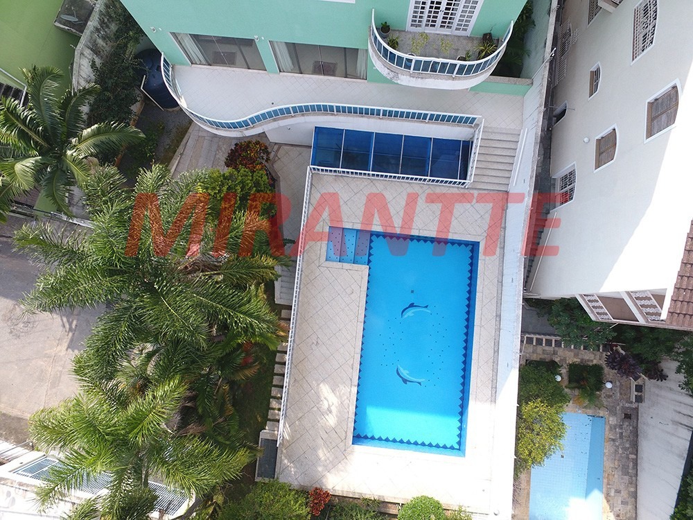 Sobrado de 332m² com 8 quartos em Tremembe