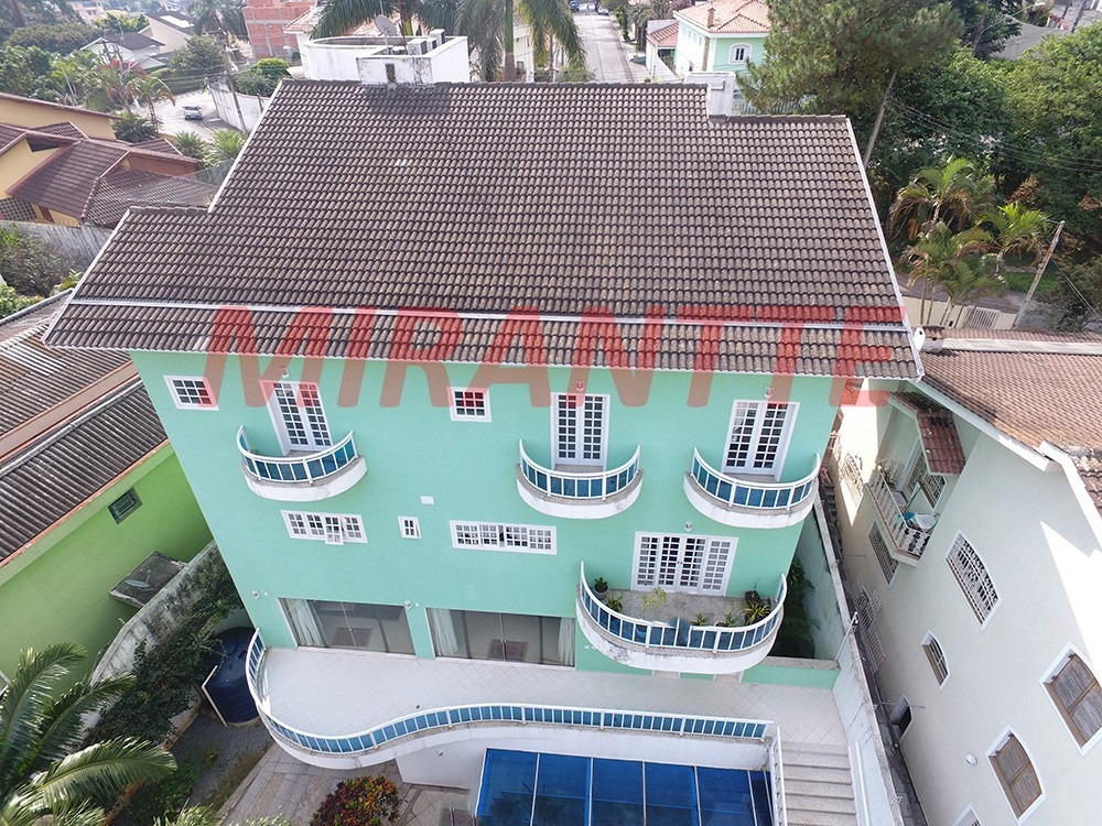 Sobrado de 332m² com 8 quartos em Tremembe