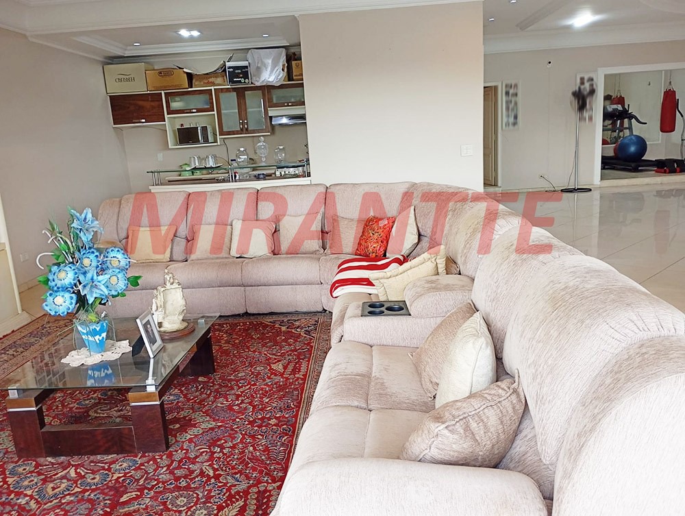 Sobrado de 332m² com 8 quartos em Tremembe