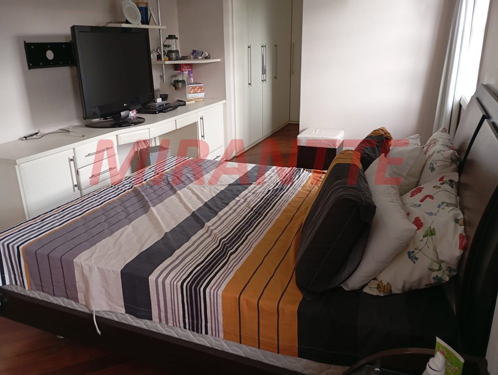 Sobrado de 332m² com 8 quartos em Tremembe