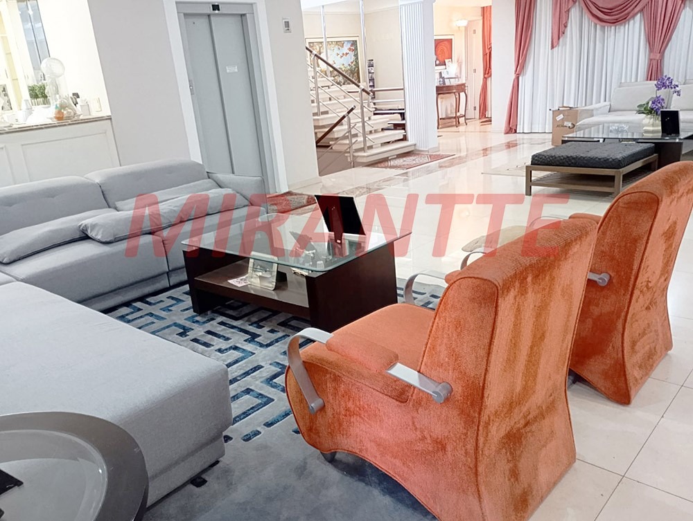 Sobrado de 332m² com 8 quartos em Tremembe