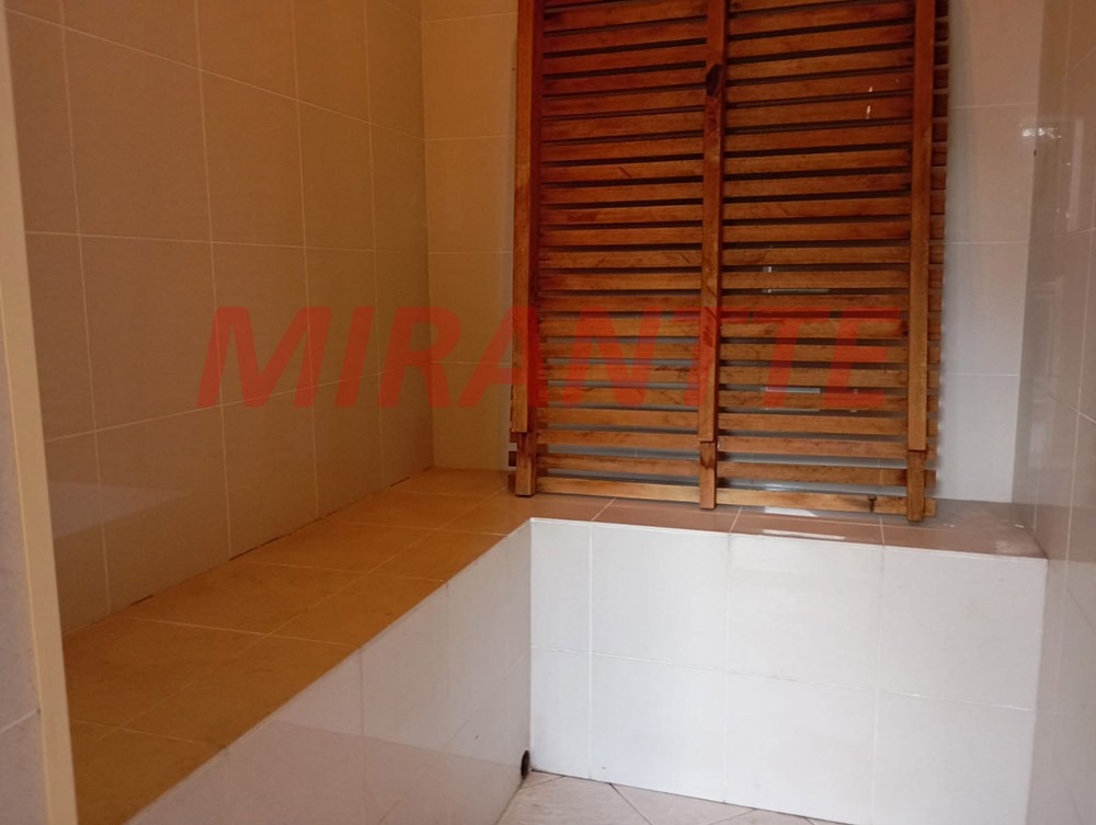 Sobrado de 332m² com 8 quartos em Tremembe