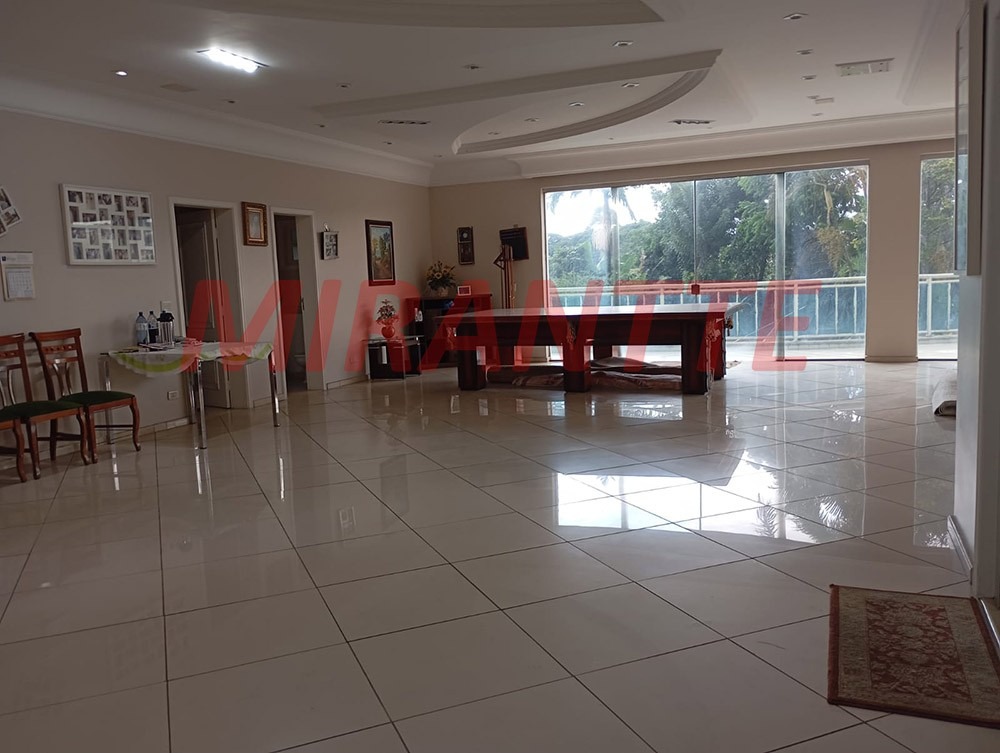 Sobrado de 332m² com 8 quartos em Tremembe