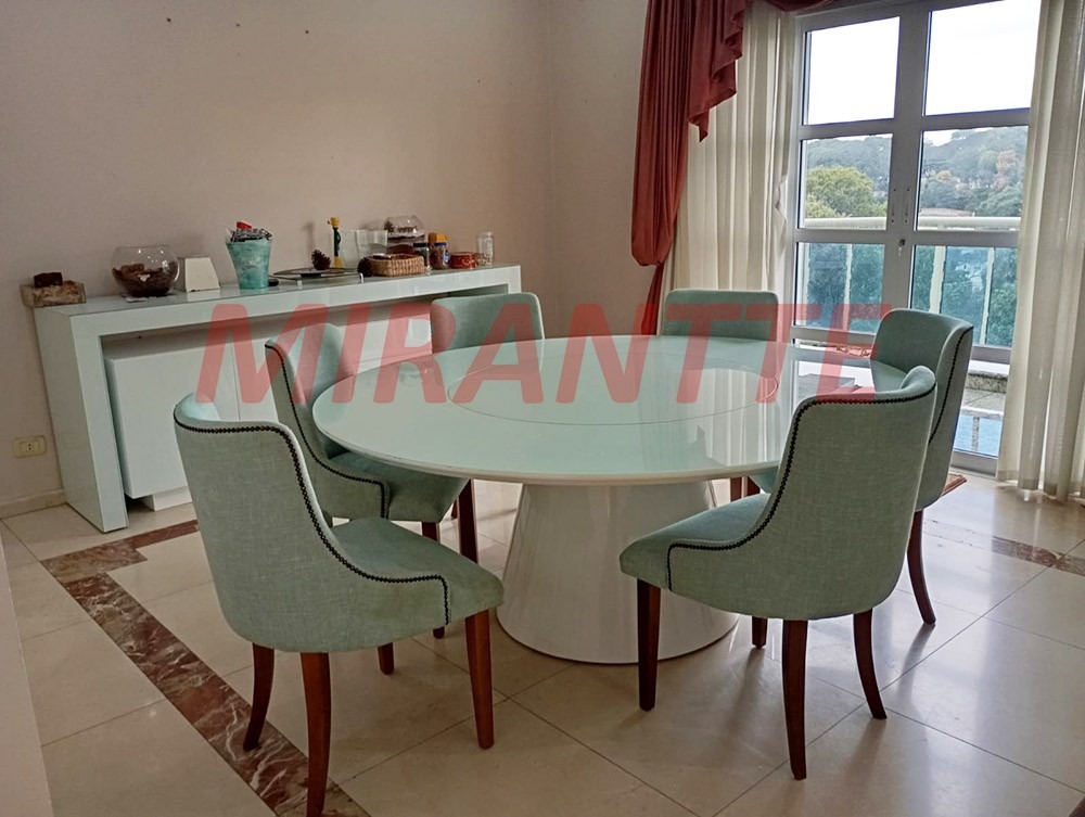 Sobrado de 332m² com 8 quartos em Tremembe