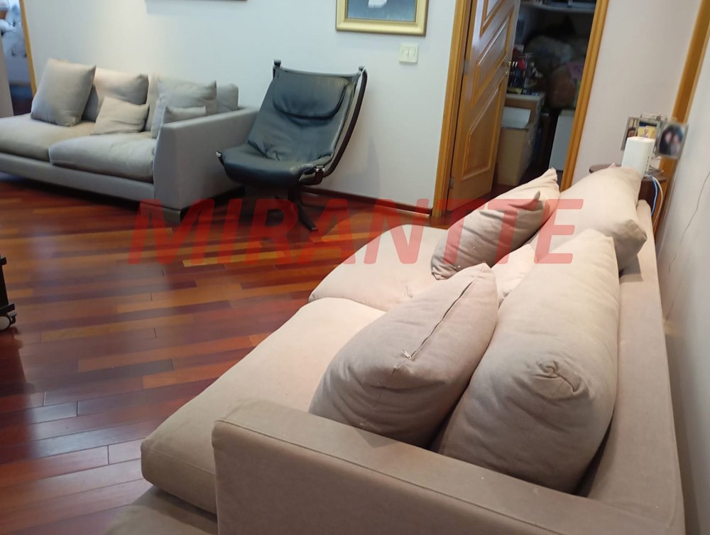 Sobrado de 332m² com 8 quartos em Tremembe