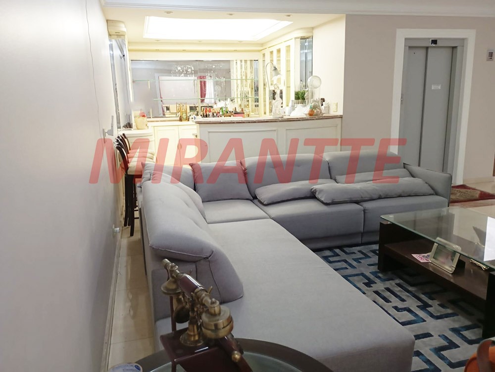 Sobrado de 332m² com 8 quartos em Tremembe