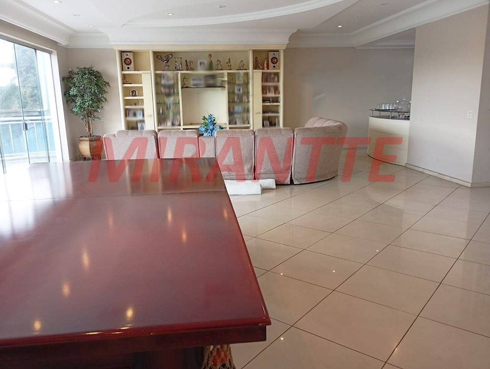 Sobrado de 332m² com 8 quartos em Tremembe