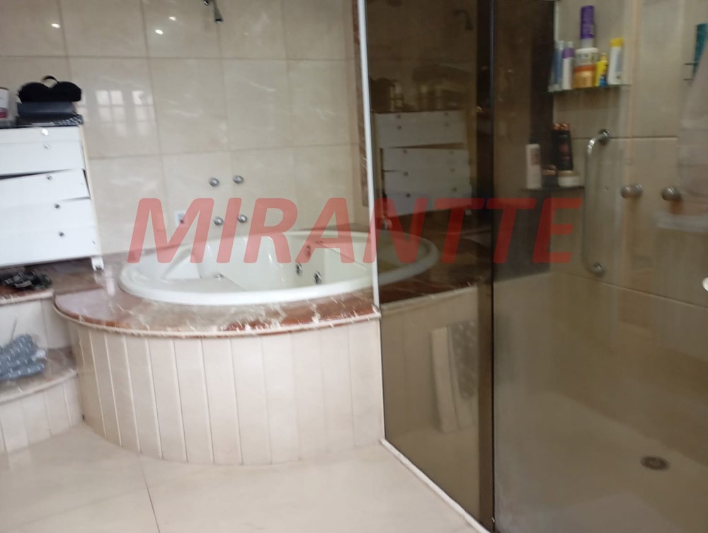 Sobrado de 332m² com 8 quartos em Tremembe