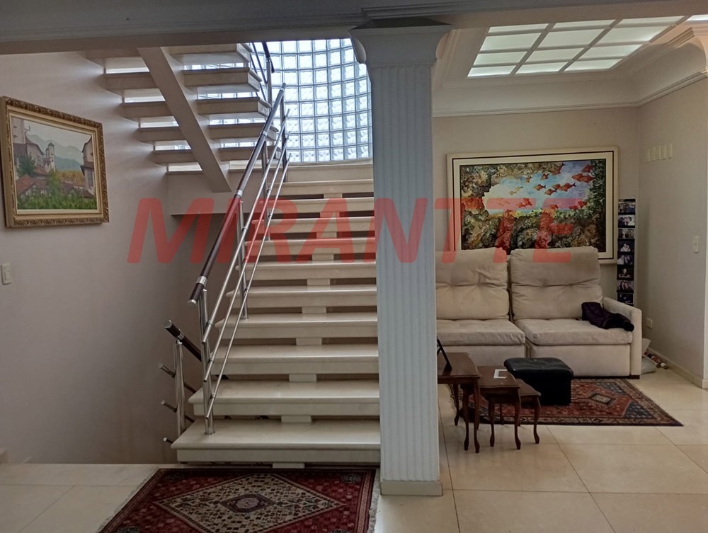 Sobrado de 332m² com 8 quartos em Tremembe