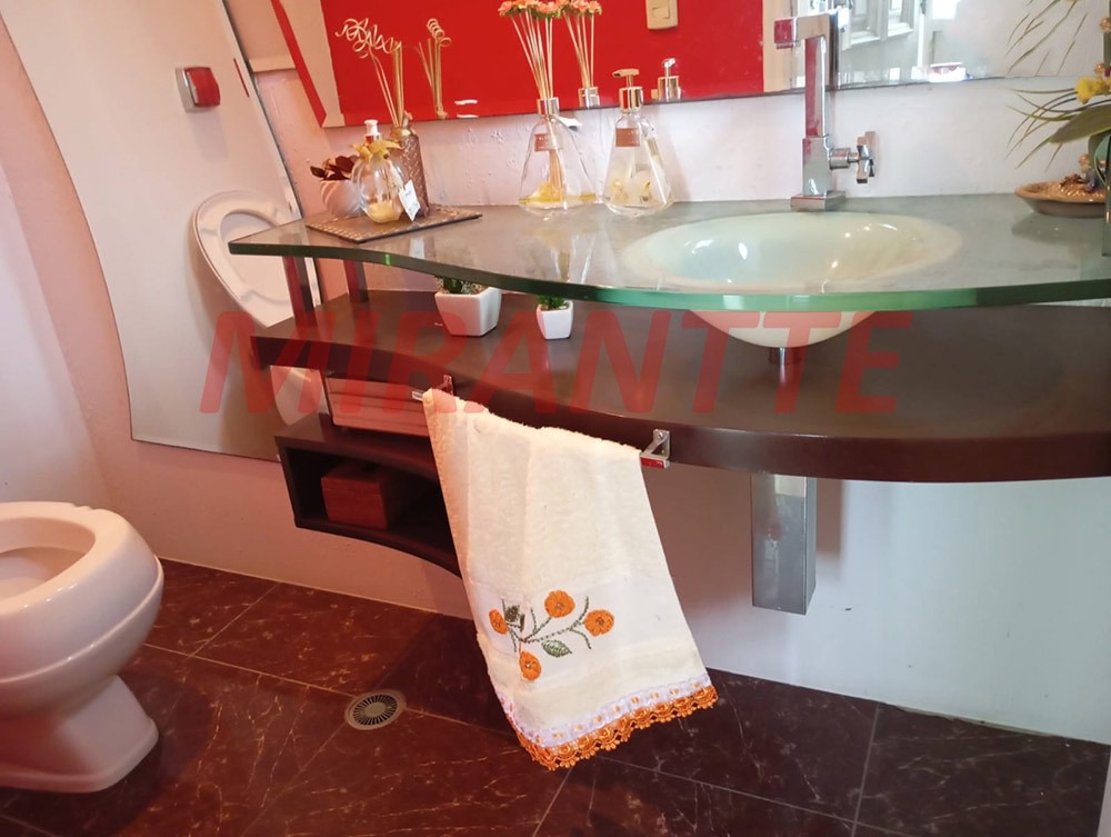 Sobrado de 332m² com 8 quartos em Tremembe