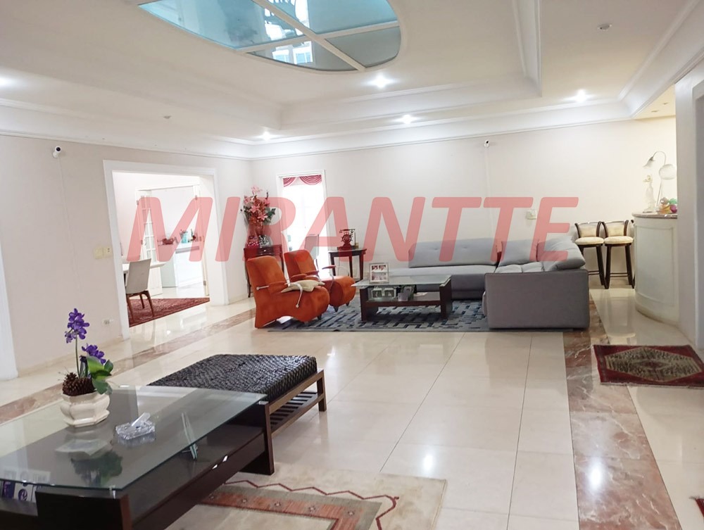 Sobrado de 332m² com 8 quartos em Tremembe