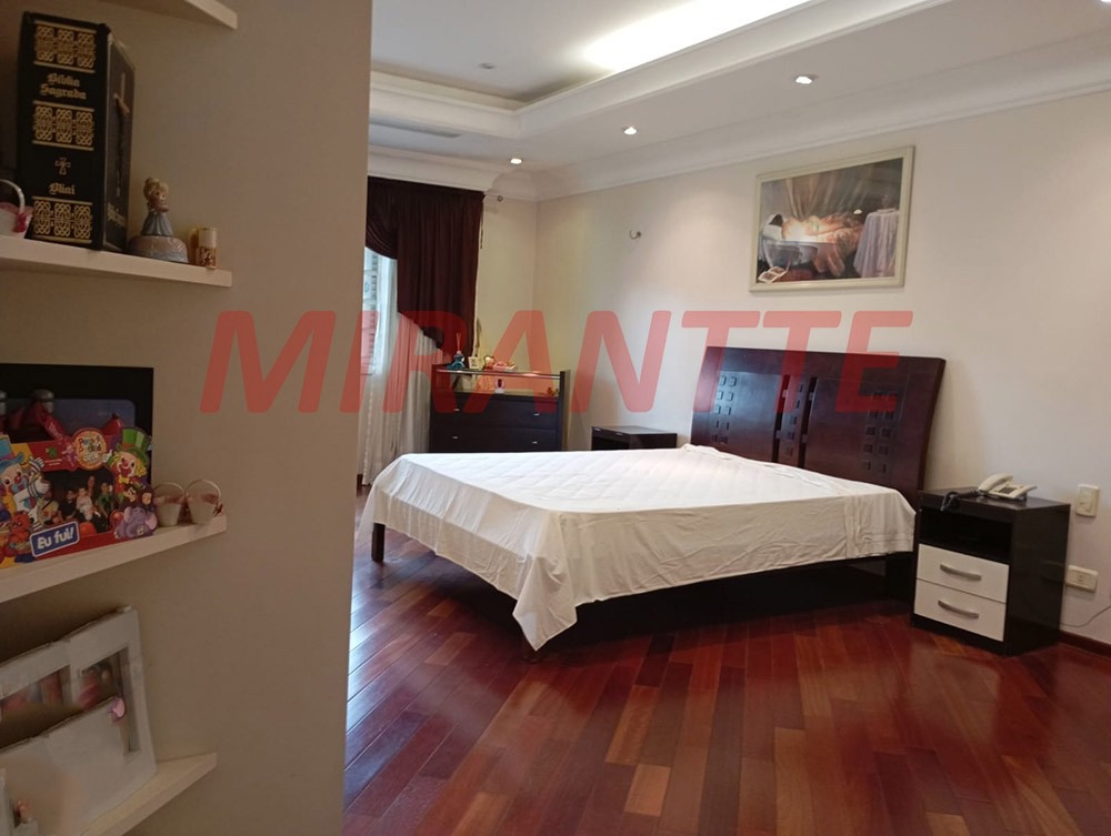 Sobrado de 332m² com 8 quartos em Tremembe