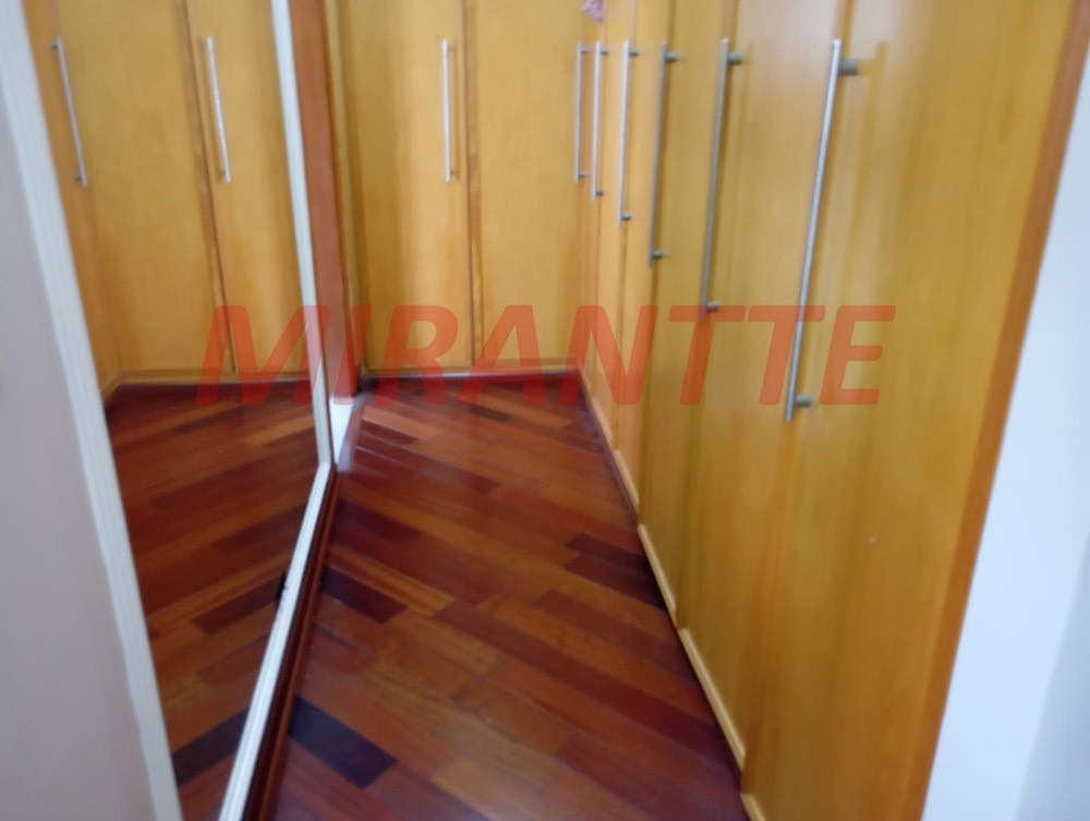 Sobrado de 332m² com 8 quartos em Tremembe