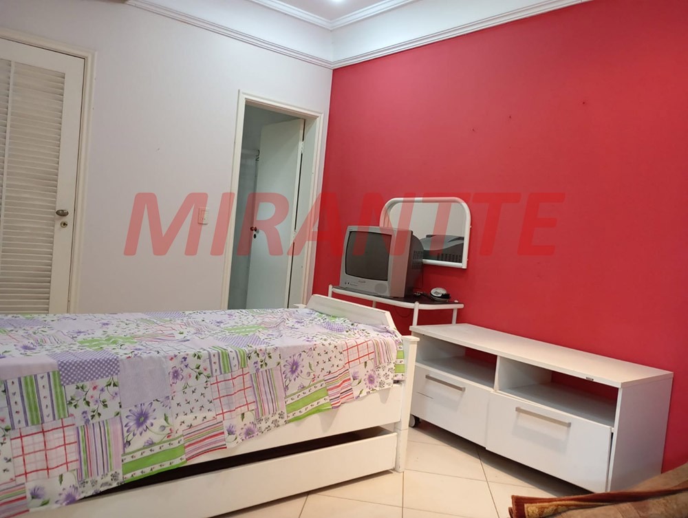Sobrado de 332m² com 8 quartos em Tremembe