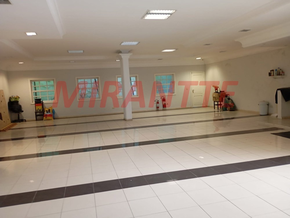 Sobrado de 332m² com 8 quartos em Tremembe