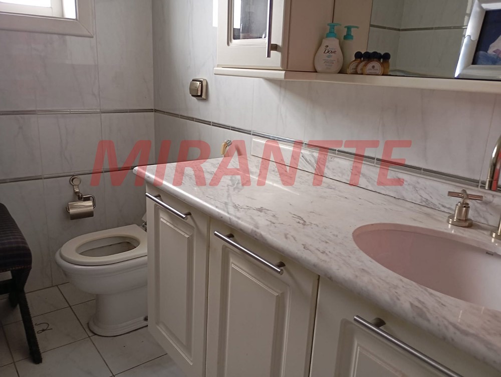 Sobrado de 332m² com 8 quartos em Tremembe