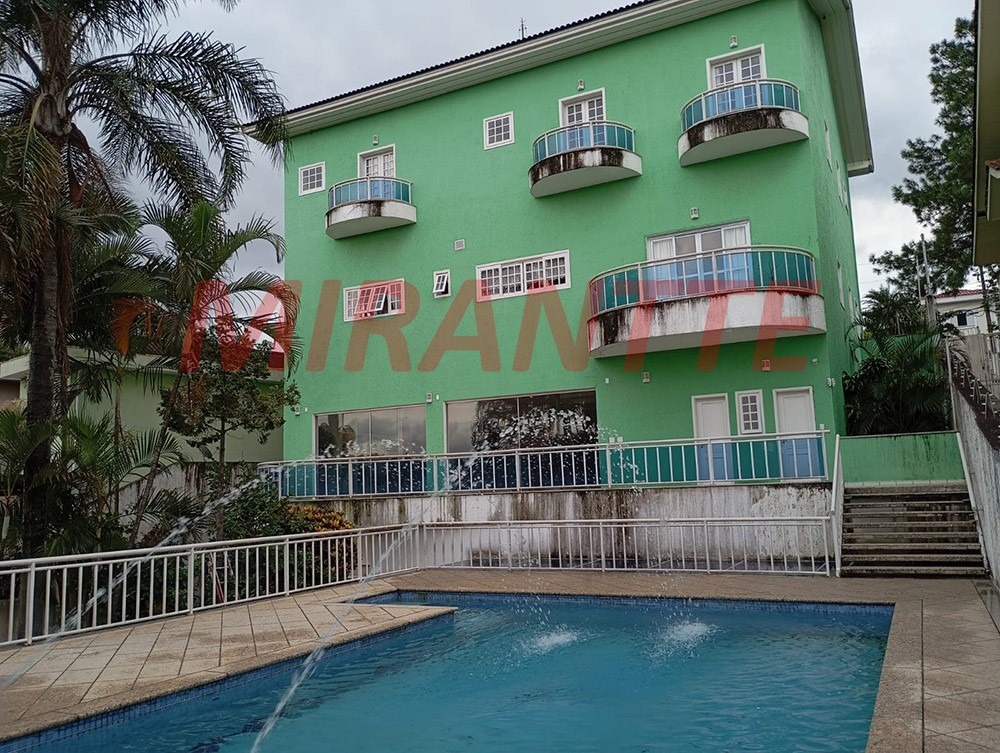 Sobrado de 332m² com 8 quartos em Tremembe