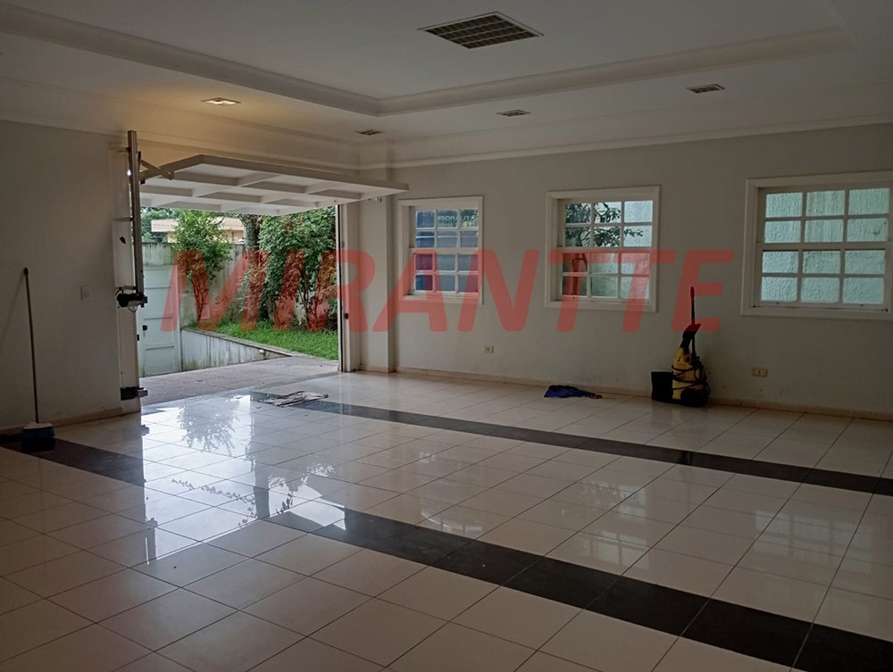 Sobrado de 332m² com 8 quartos em Tremembe