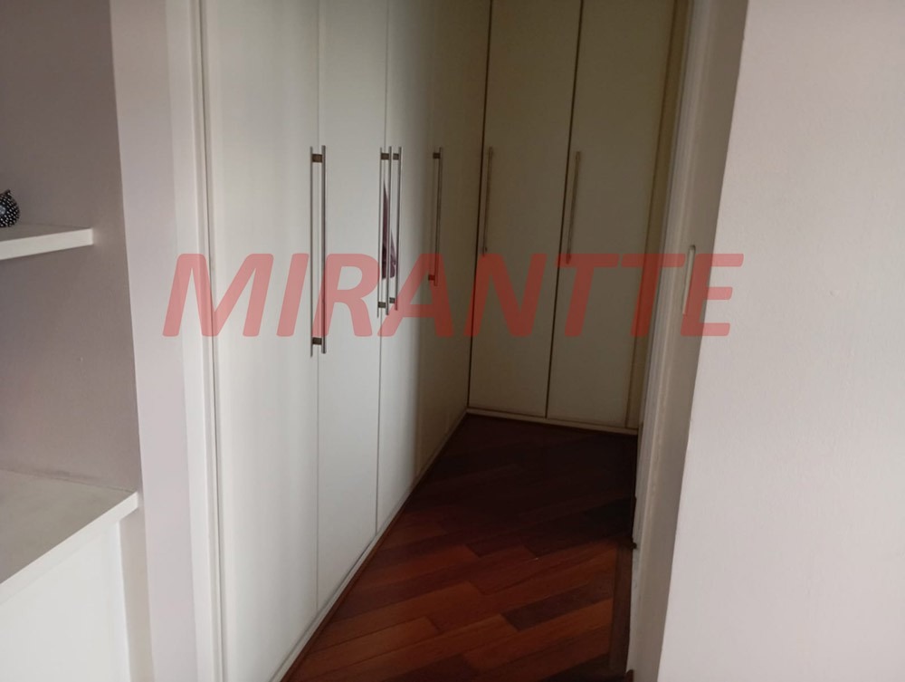 Sobrado de 332m² com 8 quartos em Tremembe