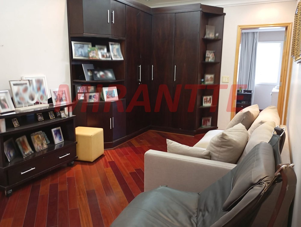 Sobrado de 332m² com 8 quartos em Tremembe