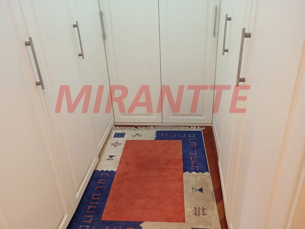 Sobrado de 332m² com 8 quartos em Tremembe