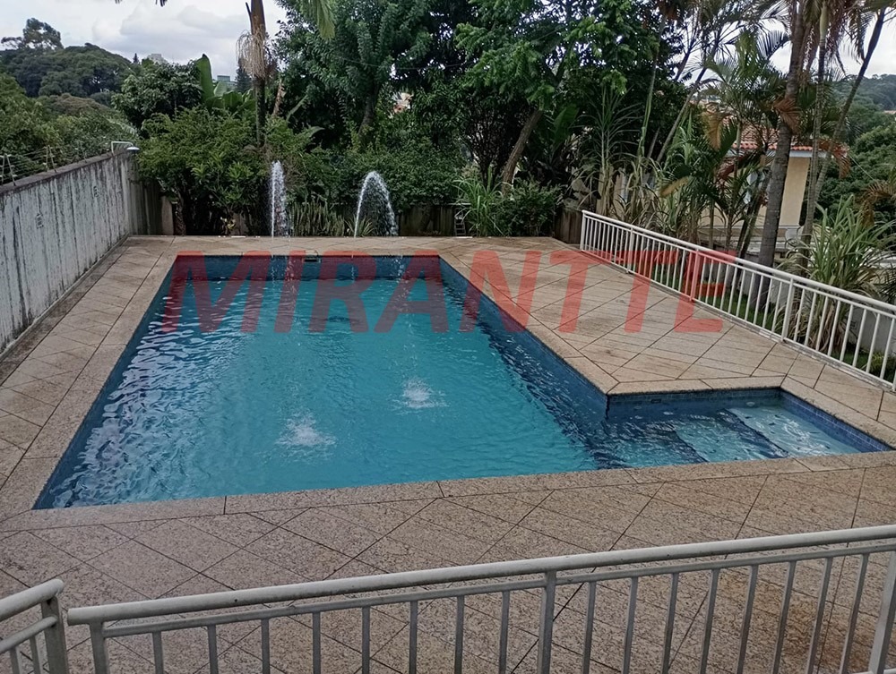 Sobrado de 332m² com 8 quartos em Tremembe