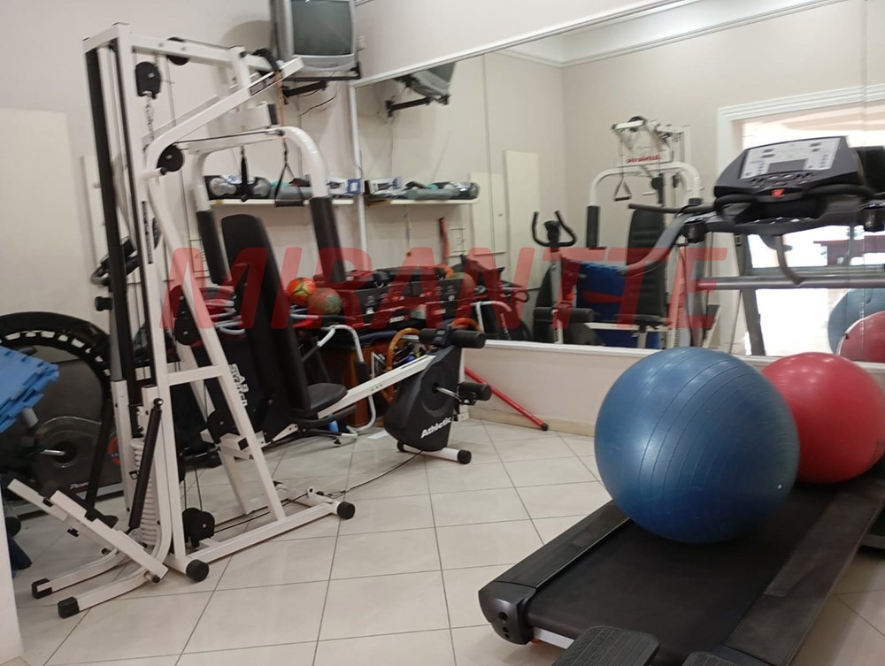 Sobrado de 332m² com 8 quartos em Tremembe