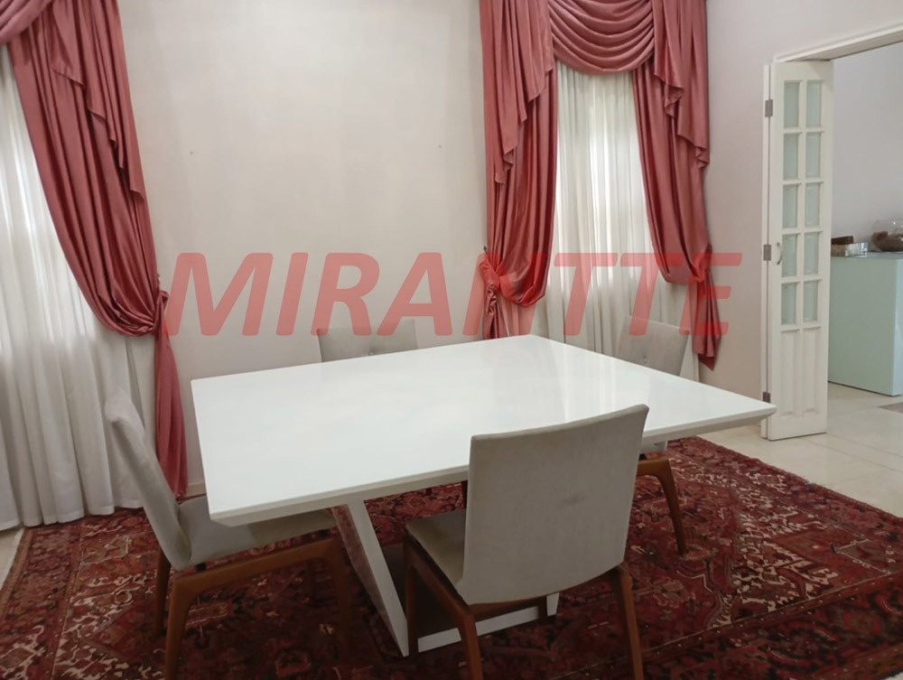 Sobrado de 332m² com 8 quartos em Tremembe