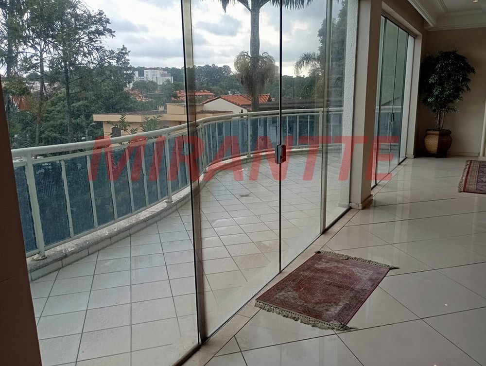 Sobrado de 332m² com 8 quartos em Tremembe