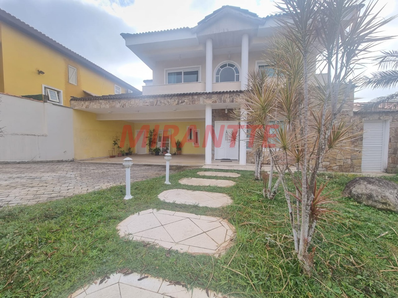 Cond. fechado de 448.16m² com 4 quartos em Nova Higienópolis
