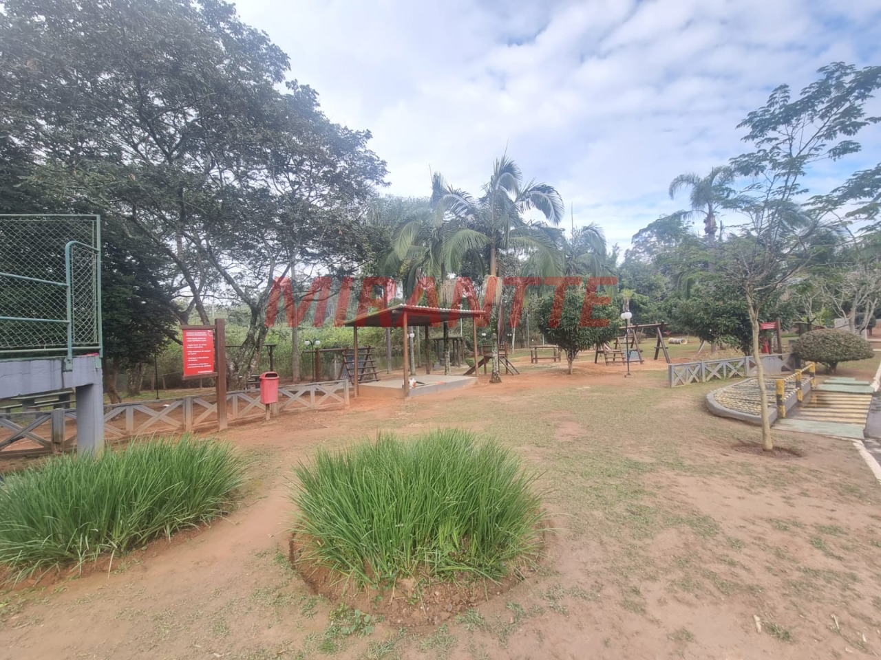 Cond. fechado de 448.16m² com 4 quartos em Nova Higienópolis