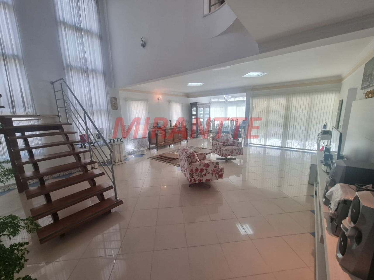 Cond. fechado de 448.16m² com 4 quartos em Nova Higienópolis