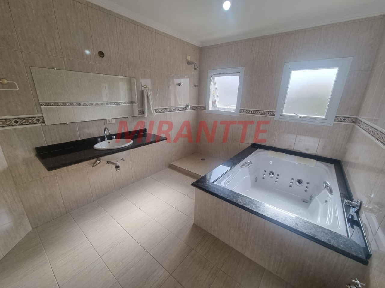 Cond. fechado de 448.16m² com 4 quartos em Nova Higienópolis