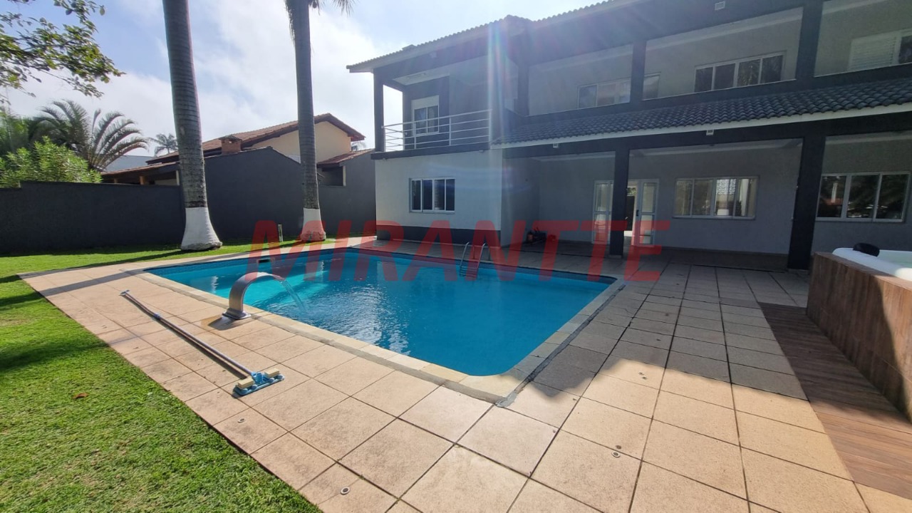 Cond. fechado de 400m² com 4 quartos em ITAPEMA