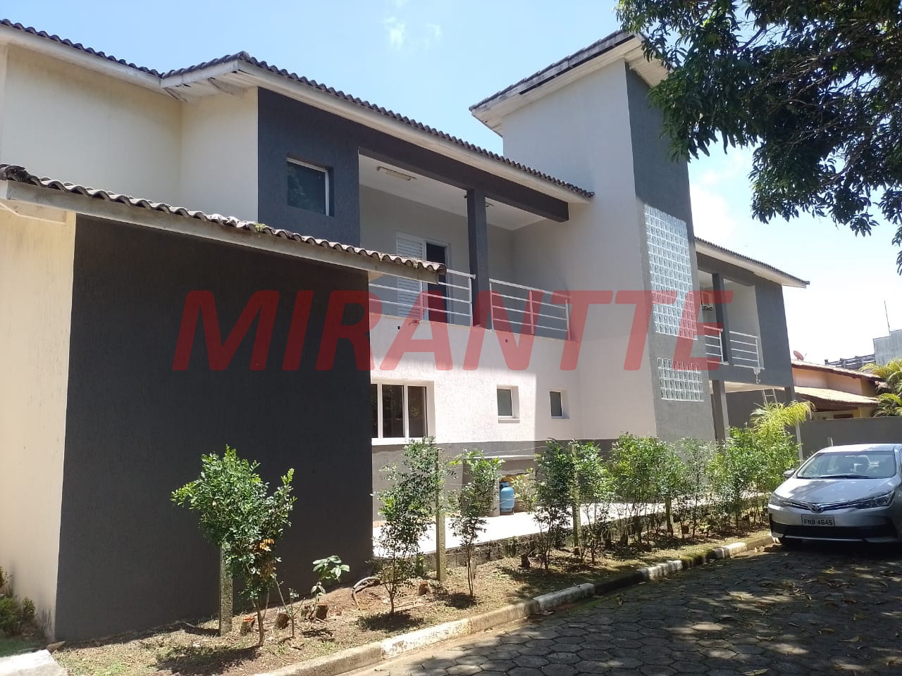 Cond. fechado de 400m² com 4 quartos em ITAPEMA