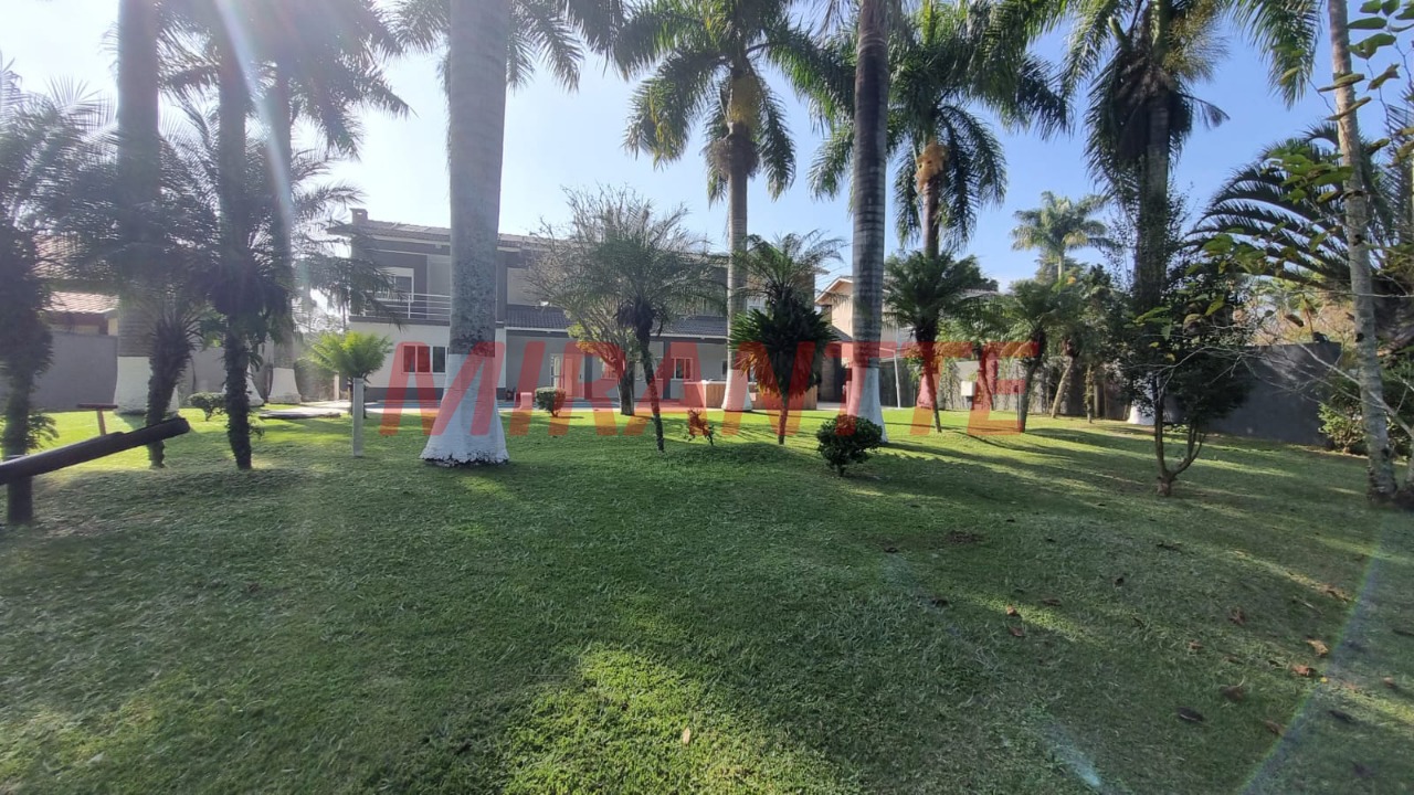 Cond. fechado de 400m² com 4 quartos em ITAPEMA