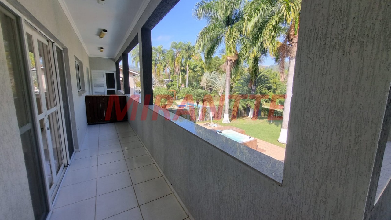 Cond. fechado de 400m² com 4 quartos em ITAPEMA