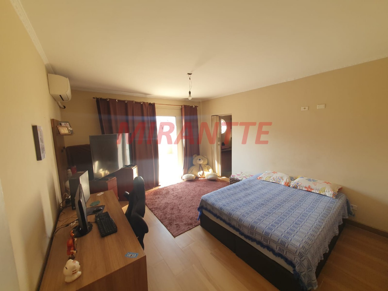 Sobrado de 203m² com 4 quartos em Jardim Paraiso