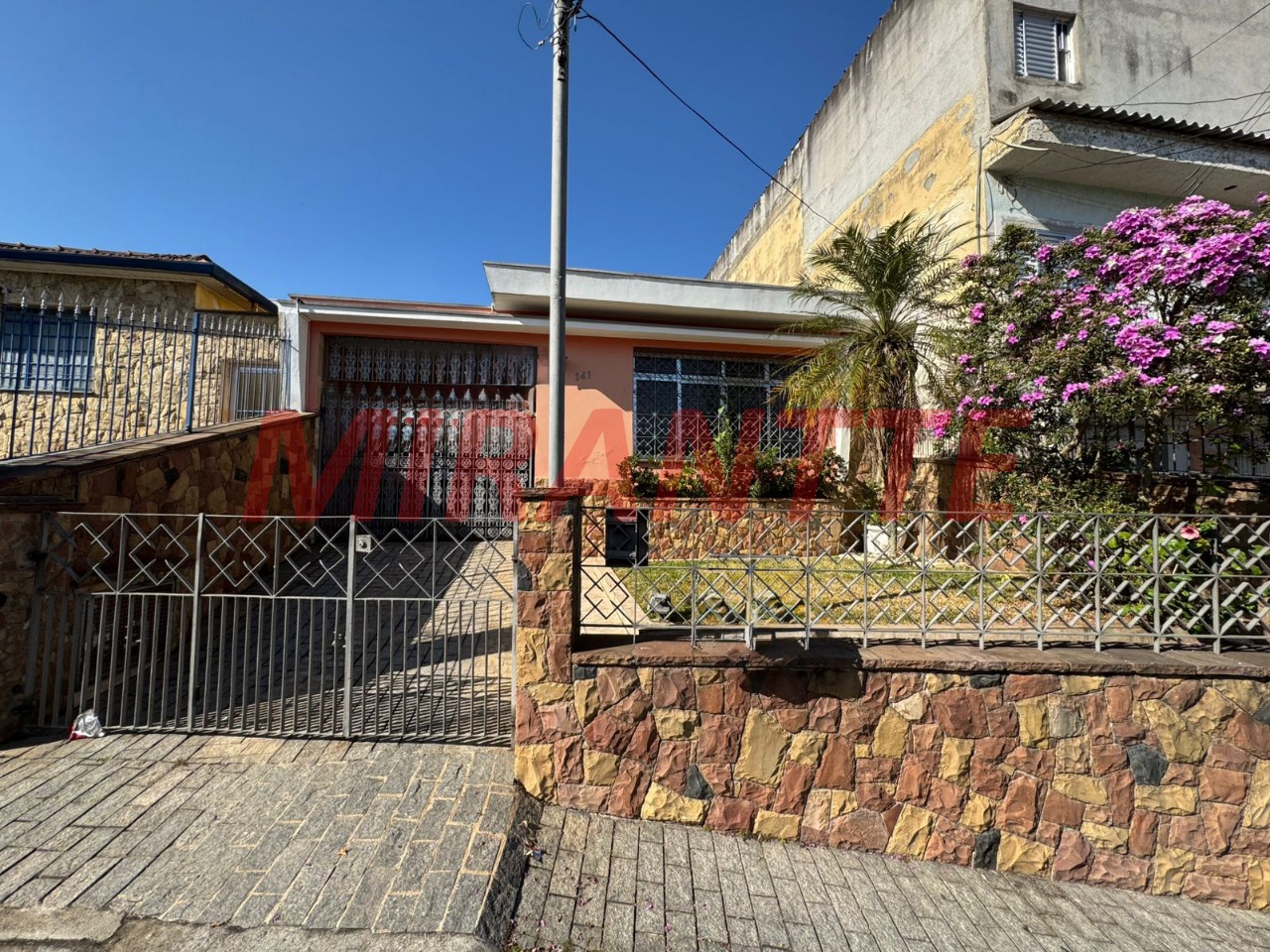 Casa terrea de 143m² com 3 quartos em Vila Pereira Cerca