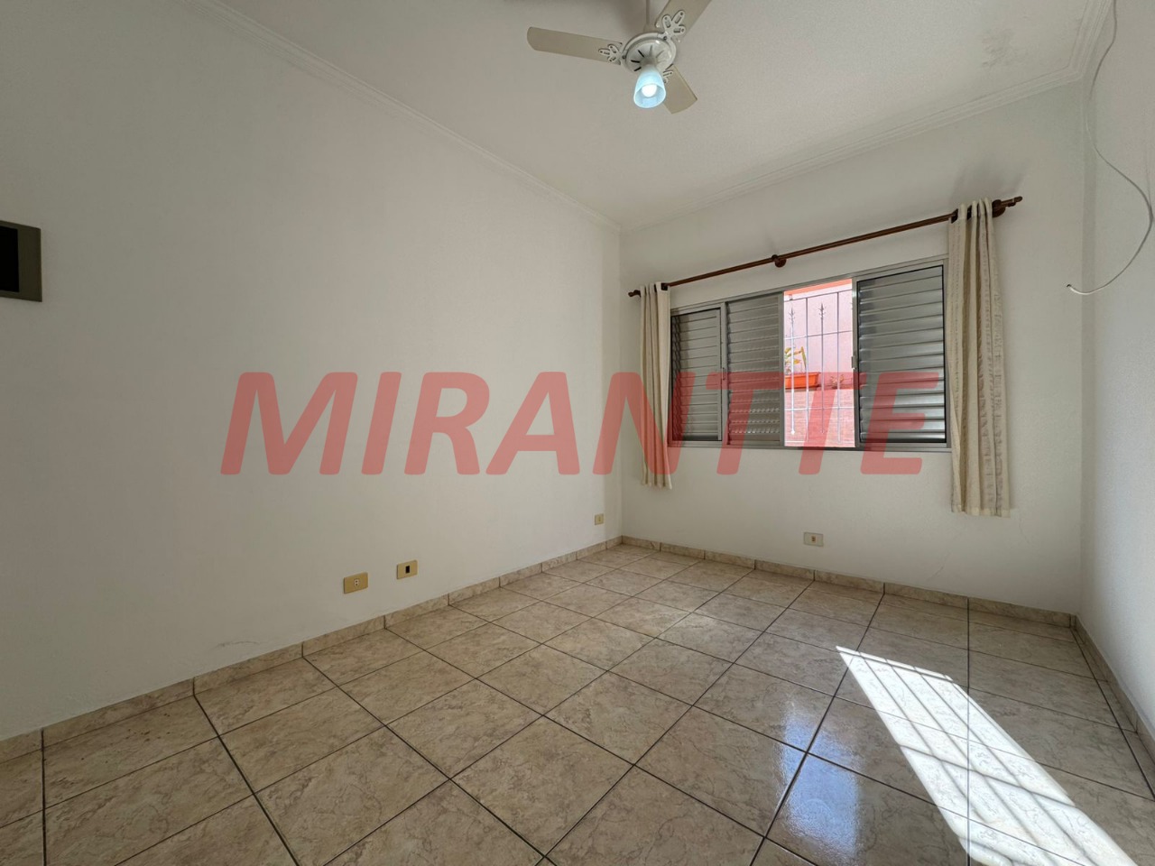 Casa terrea de 143m² com 3 quartos em Vila Pereira Cerca